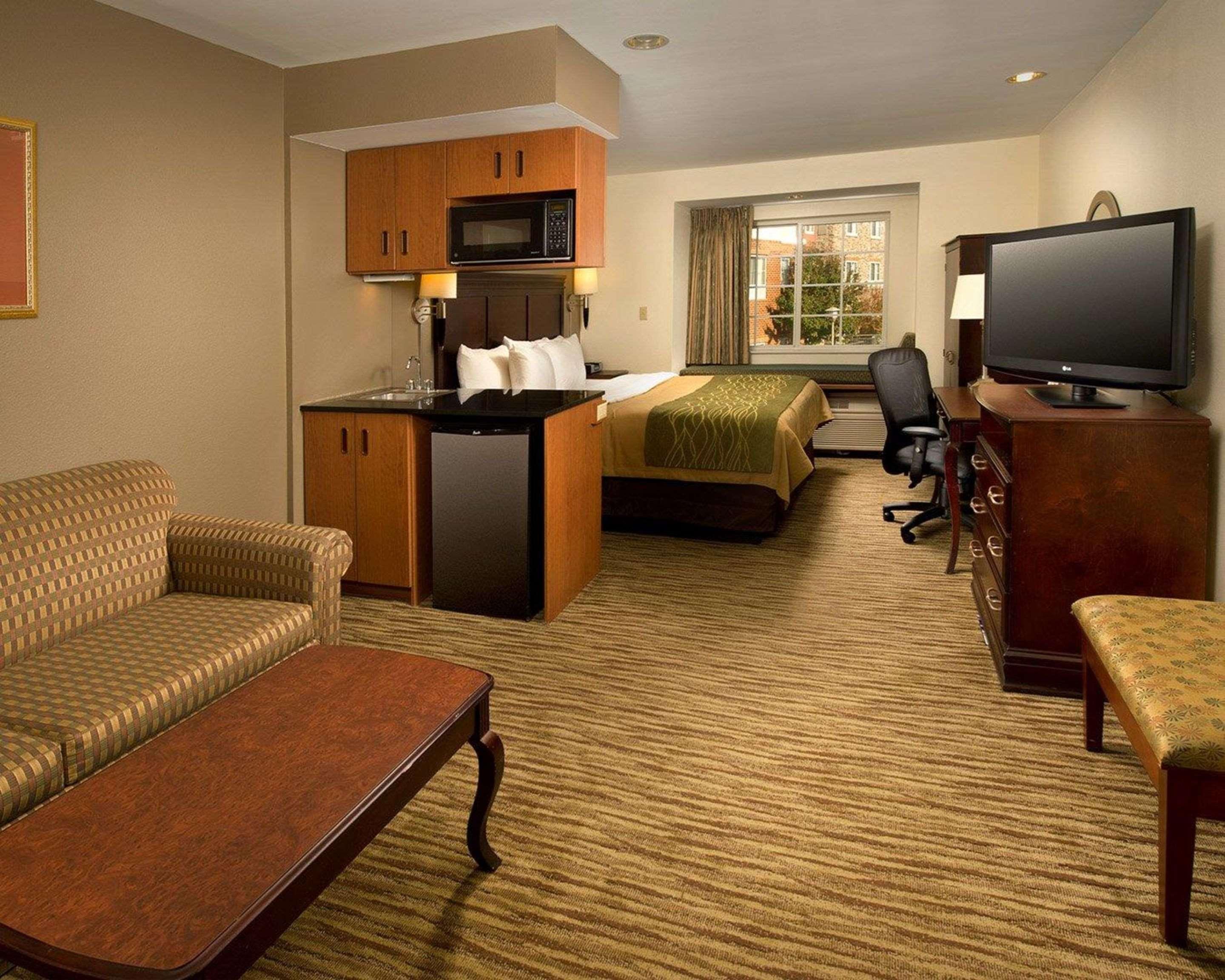 Spark By Hilton Sterling Dulles Airport Exterior photo