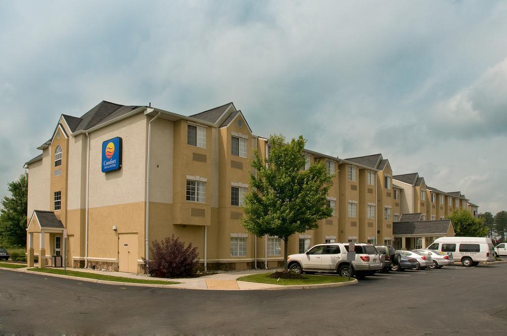 Spark By Hilton Sterling Dulles Airport Exterior photo