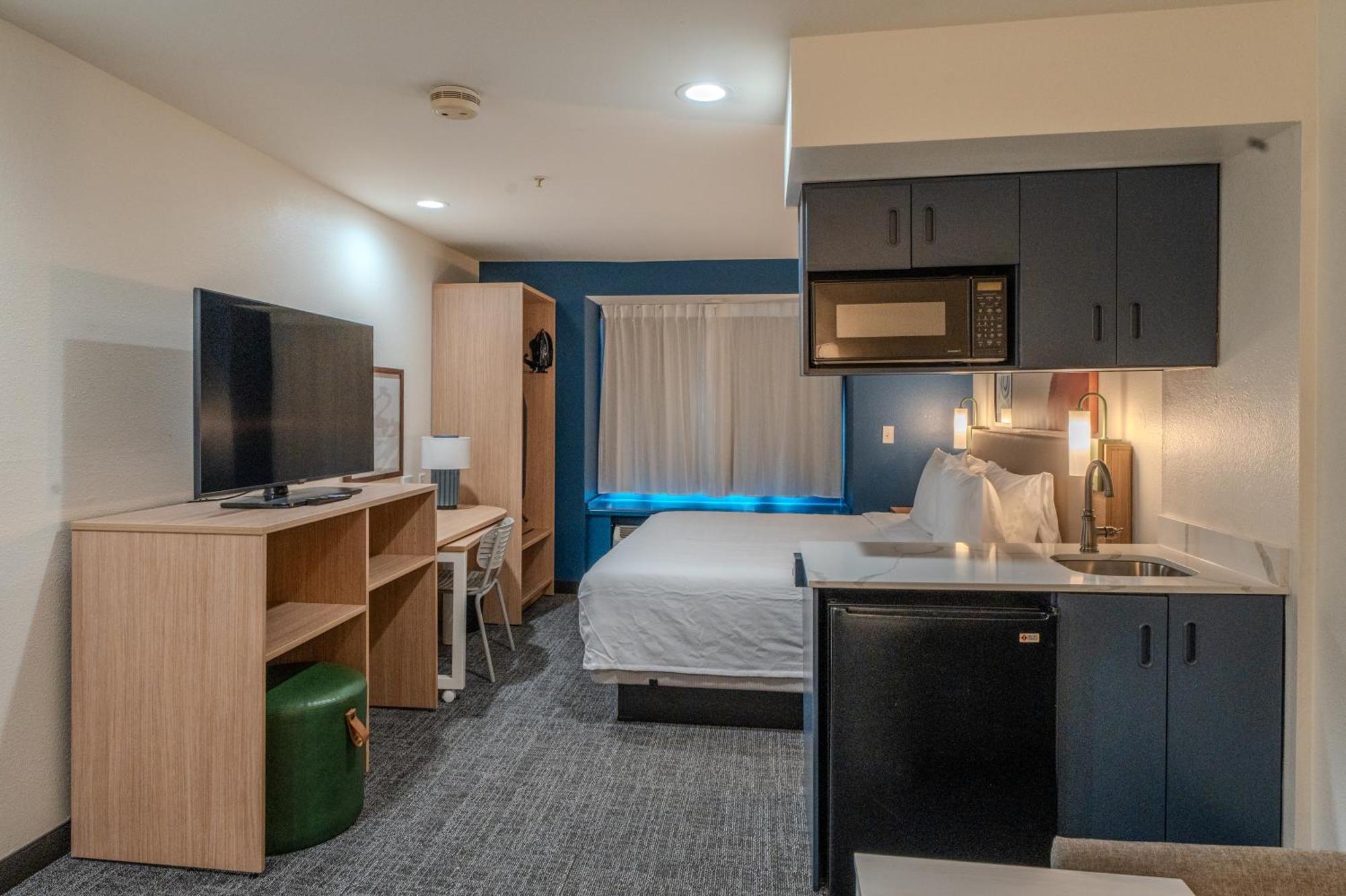 Spark By Hilton Sterling Dulles Airport Exterior photo