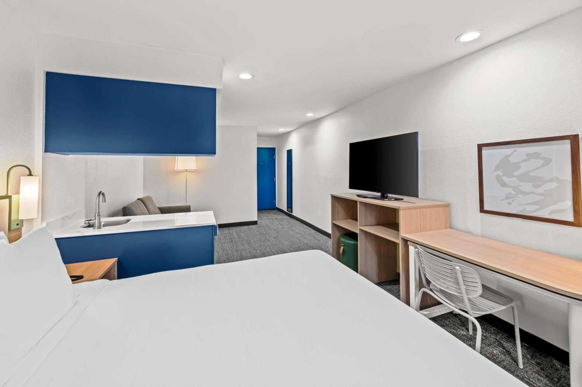 Spark By Hilton Sterling Dulles Airport Exterior photo