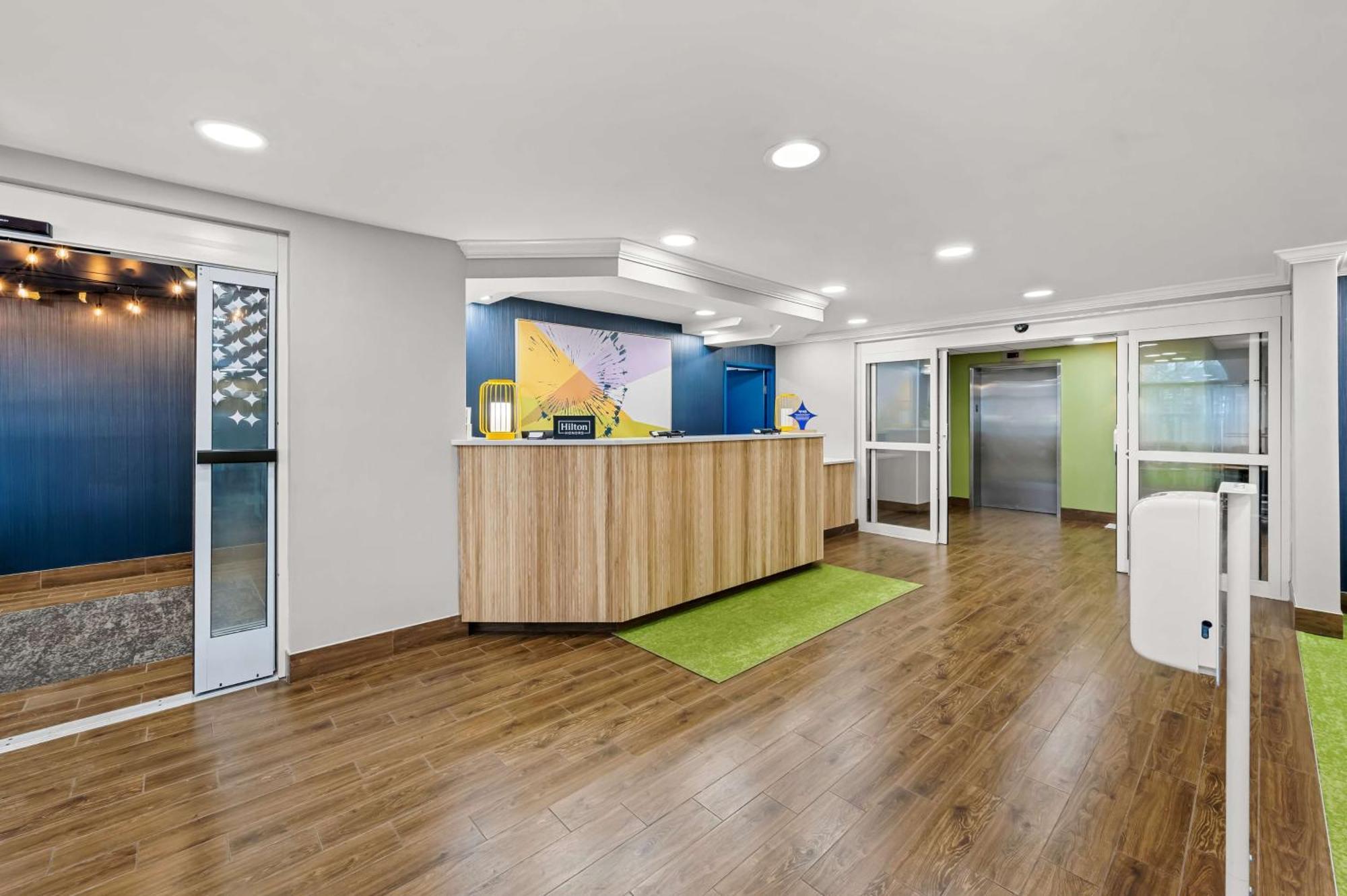 Spark By Hilton Sterling Dulles Airport Exterior photo